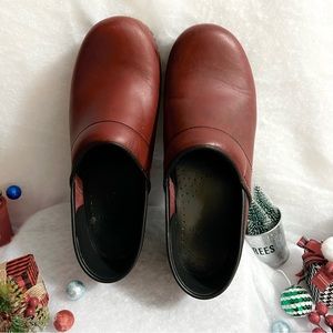 Dansko EU39/US8.5-9 Maroon Professional Leather Clogs